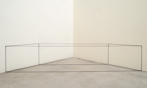 Fred Sandback / Untitled  1967  45.7 x 172.4 x 45.7 cm Grey elastic cord FLS#2000